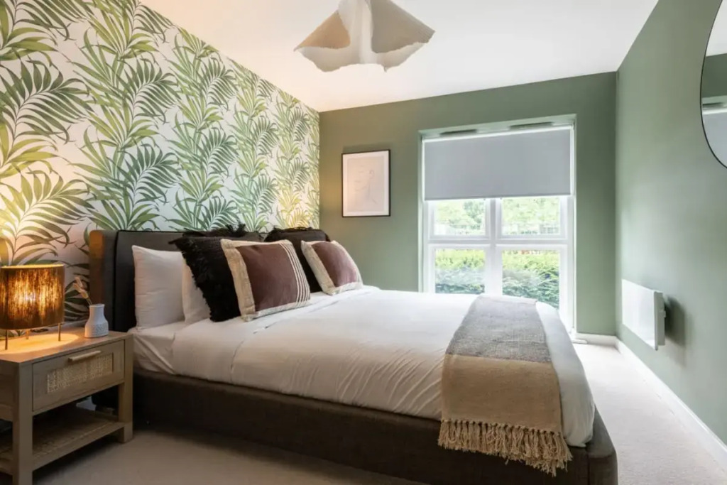 The Bow Mews - Modern & Bright 2BDR Apartment with Patio