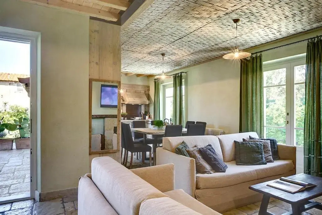 Olimagio Holiday Farm with animals and 25m pool, beach at cycling distance