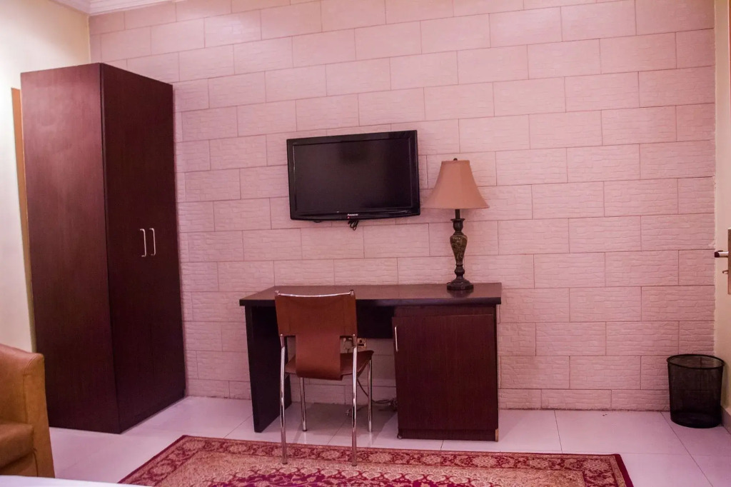 Tivoli Residence & Bar