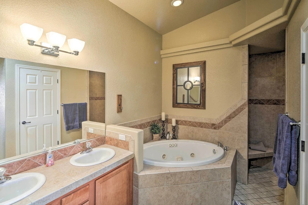 2 Mi to Beach: Lake Havasu Gem w/ Pool & Spa!