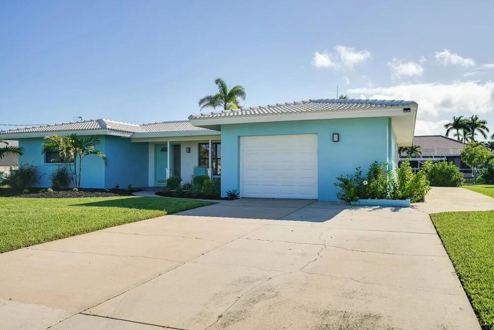 Dock, Grill & Pool: Waterfront Cape Coral Home!