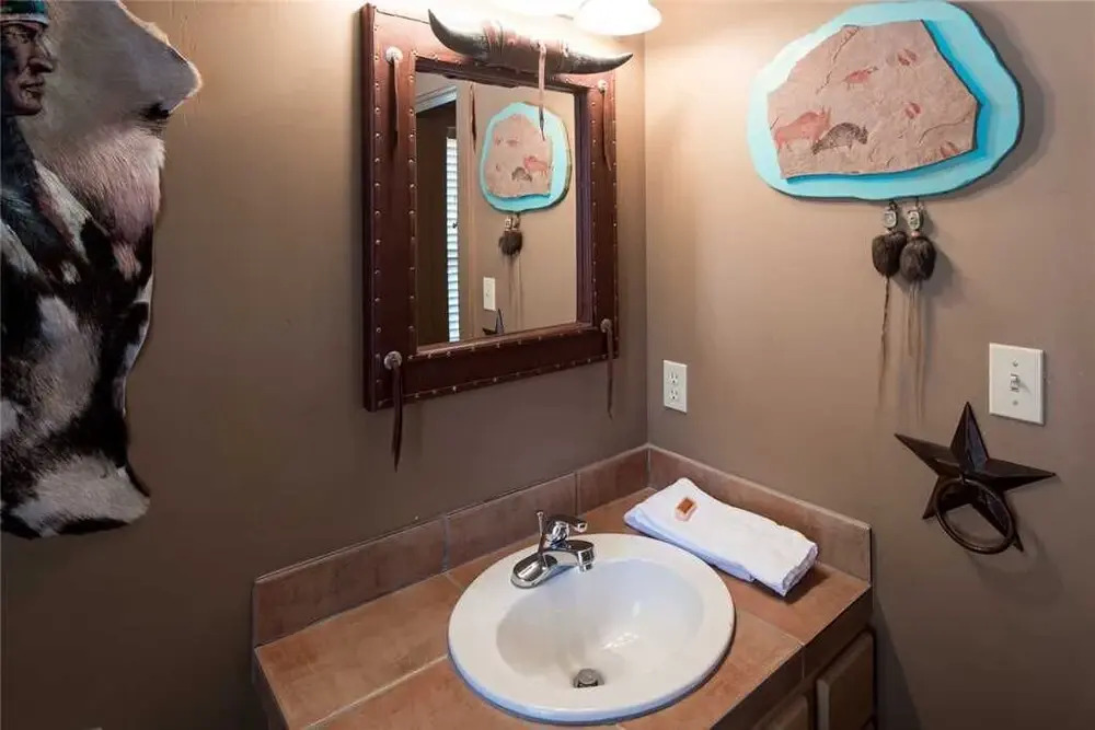 Adobe Hacienda - Three Bedroom Cabin with Hot Tub