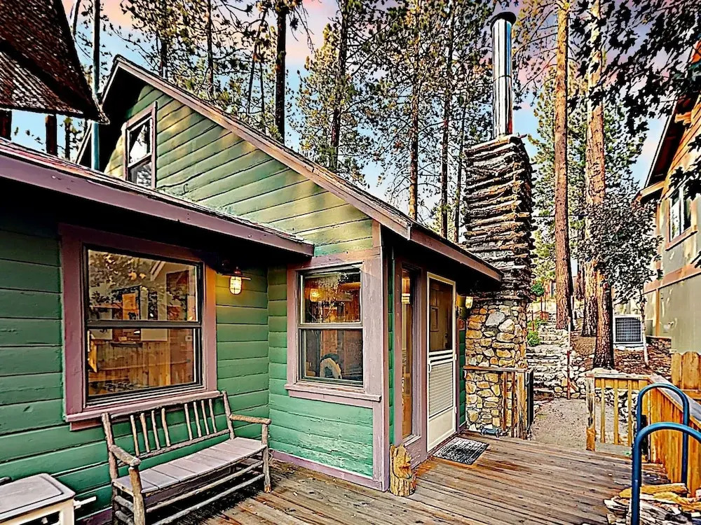 New Listing! Moonridge Maltby W/ Hot Tub 2 Bedroom Cabin