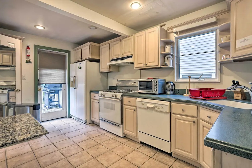 Lovely Home Near FDU & Holy Name Hospital!