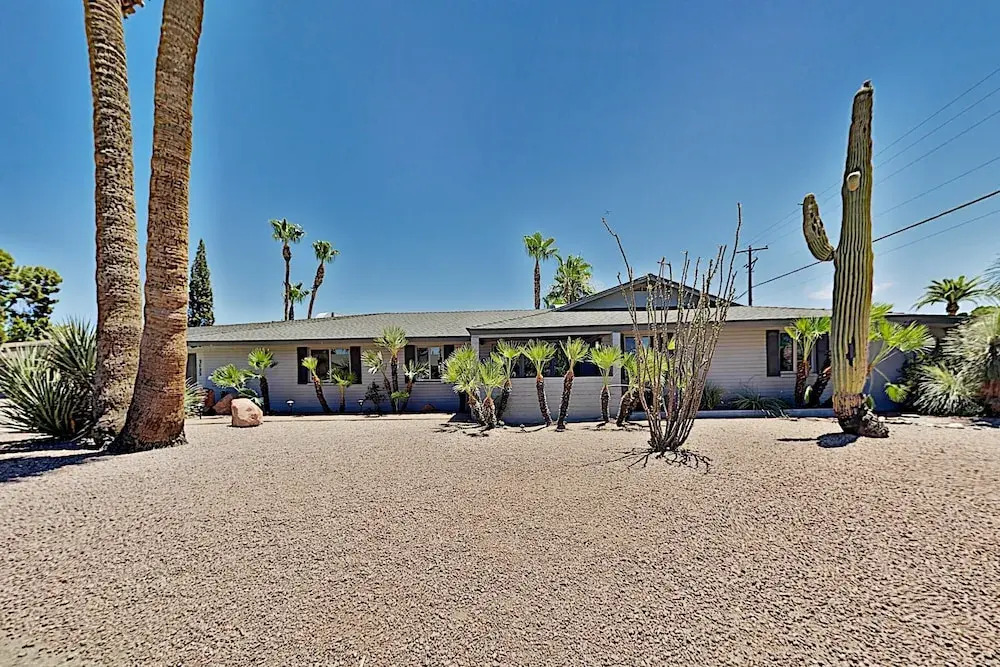 Peaceful Walled Paradise W/ Private Yard & Pool 4 Bedroom Home