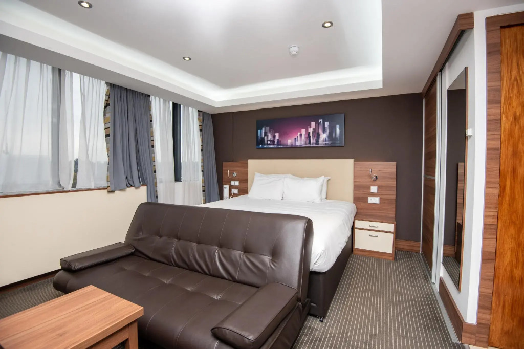 OYO Livin’ Serviced Apartments