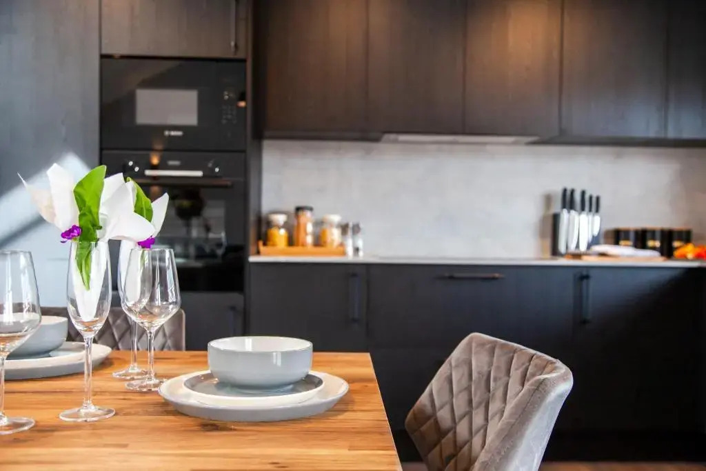 Stunning LUX Scandinavian style apt for 5 Parking