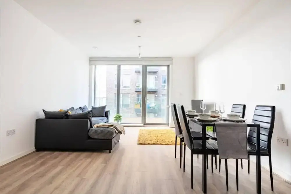Impeccable 2-bed Apartment in Wembley