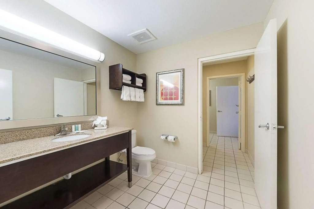 Comfort Suites Beachside
