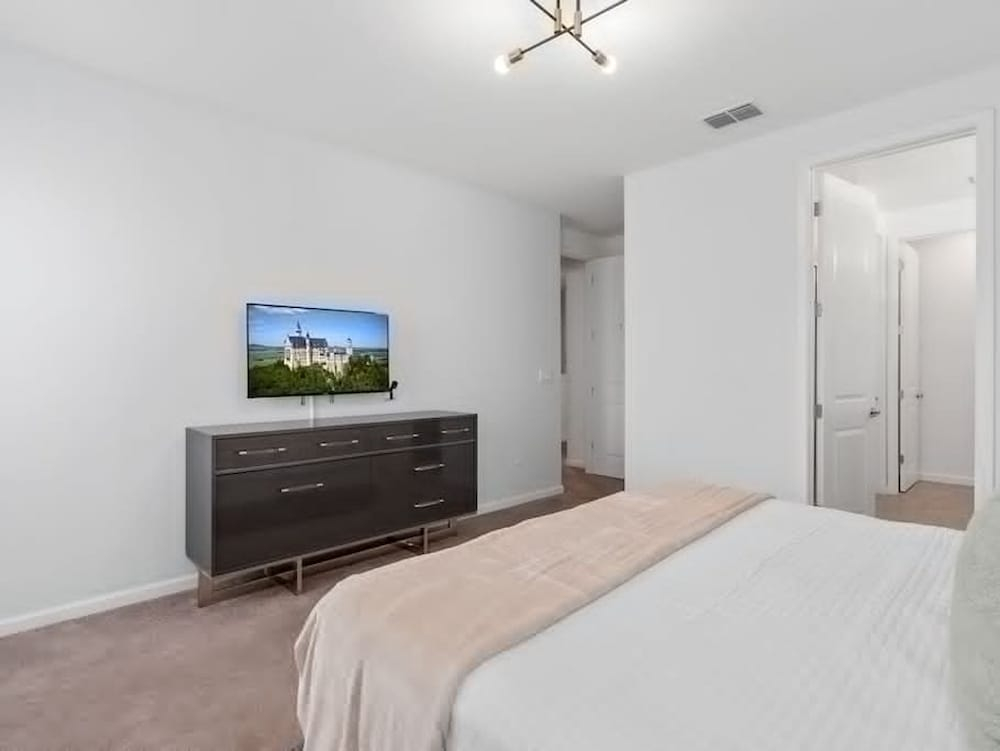 Aurora Grande Spacious 12br 12ba Villa w Pool
