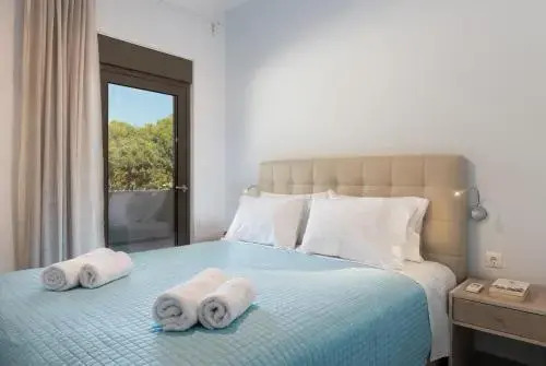 Niovi Seaside Suites