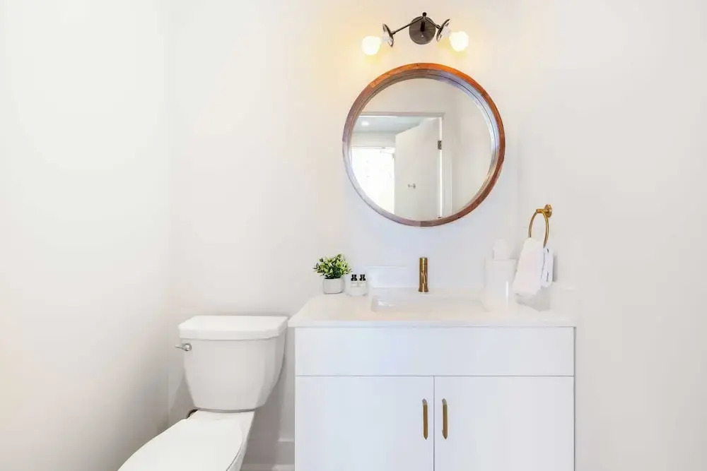 Sleeps 24, 2 Units Mins to Downtown Outrider by Avantstay