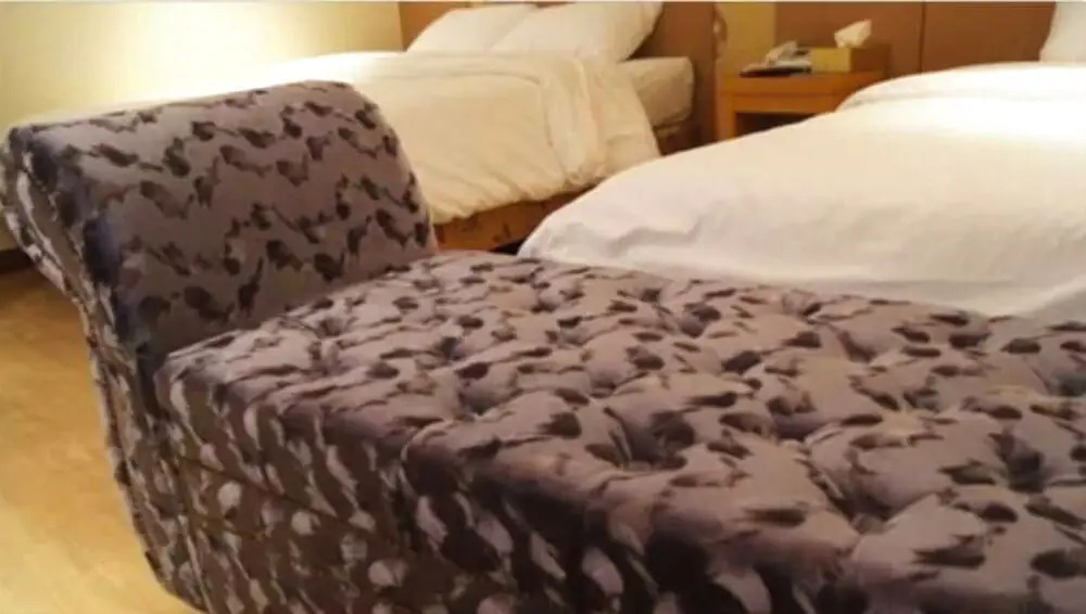 Two Be In Tourist Hotel