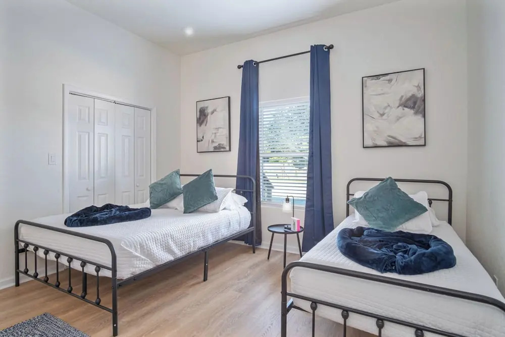 Pristine 3 BR/ 2BA Abode Close to Lovely Downtown!