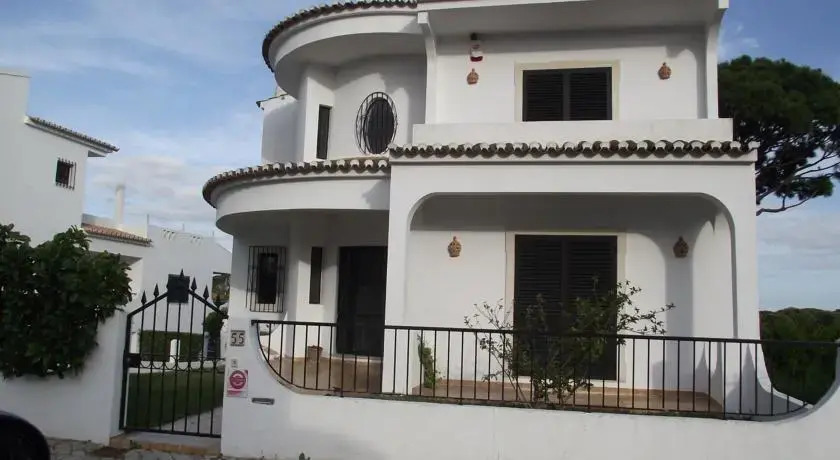 Villa Duas Sentinelas by Villa Plus