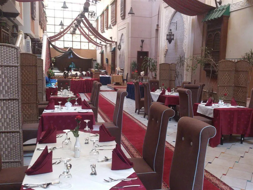 Royal Hotel & Suites