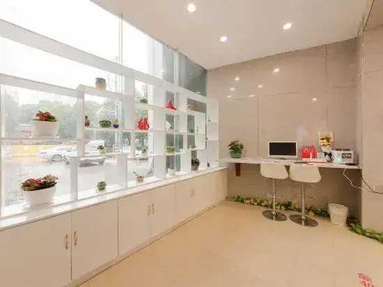 Home Inn Paibai Yun Hotel (Nanjing Confucius Temple Dingxin Road)