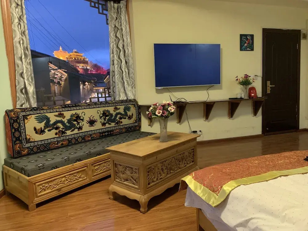 Yuqiao Courtyard Hotel