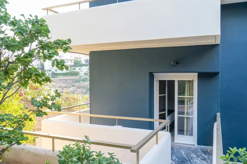 CHROMA Lodge Rafina