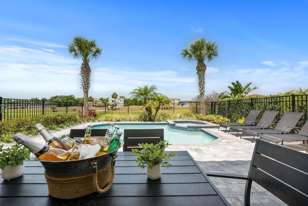 Entire Home in Four Corners Florida Reu101