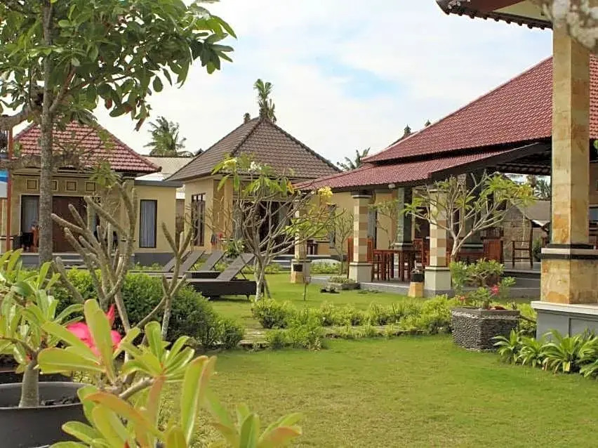 Yogi Beach Bungalow & Restaurant Lembongan