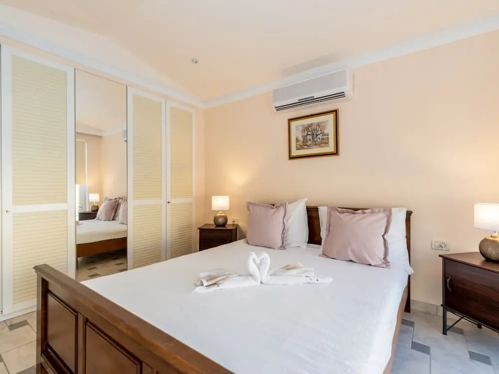 Villa in Ripenda Kras with Pool and Sauna