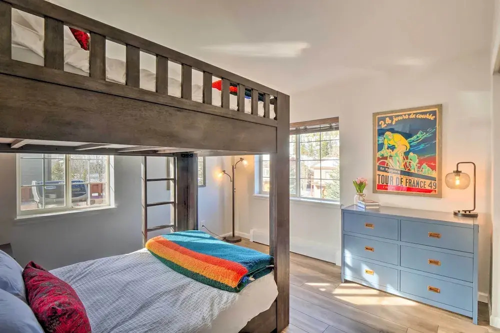 Balcony & Hot Tub Access: Modern Breck Escape!