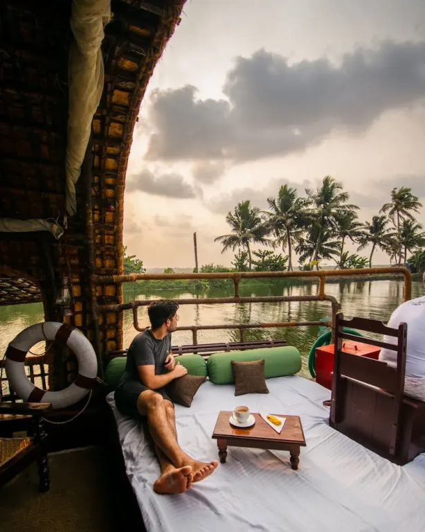 Spice Coast Cruises CGH Earth-Houseboat