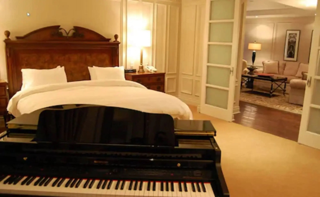 Windsor Arms Hotel