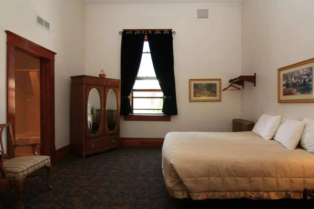 Town Hall Inn