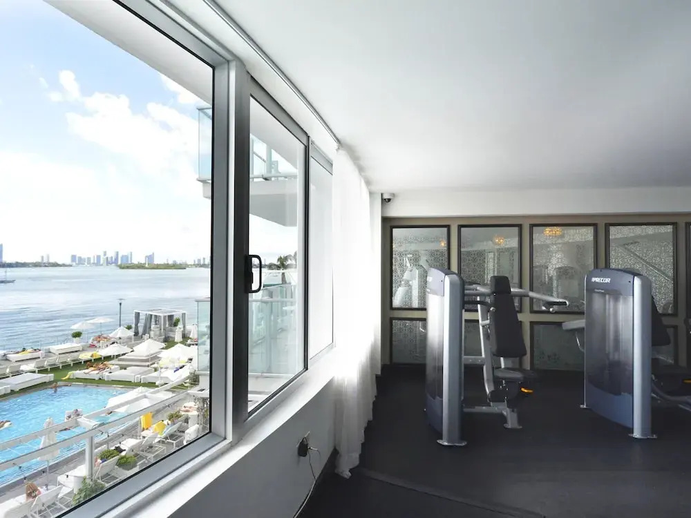Miami World Rental - Mondrian 520