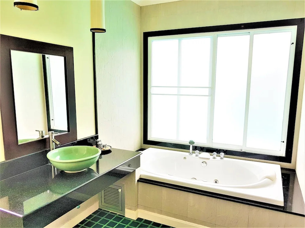 Thai Family karon Pool Villa 泰如家卡伦3卧泳池别墅