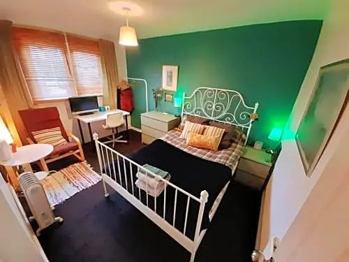 2bed Guest Wing - Charming Glasgow Villa - off M8 M80