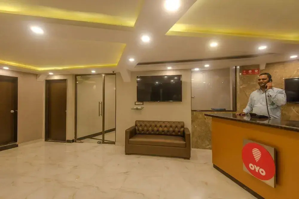 OYO 9748 Hotel Girgaon Palace