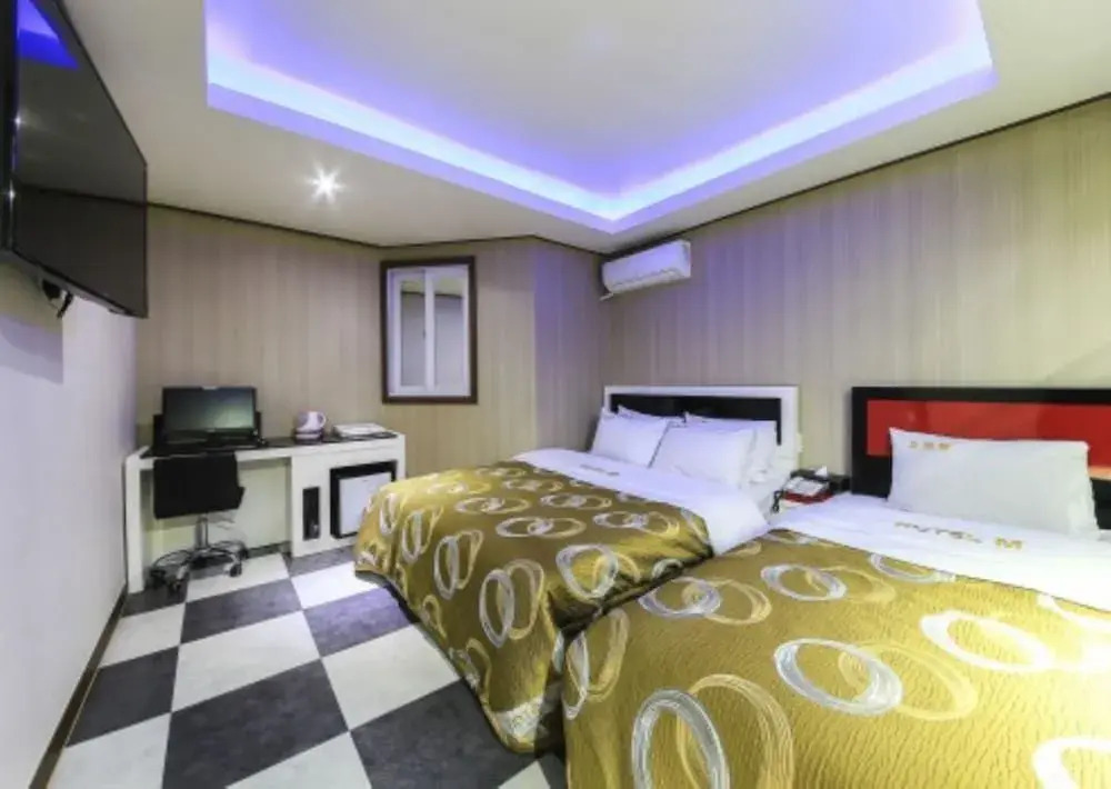 Hotel M