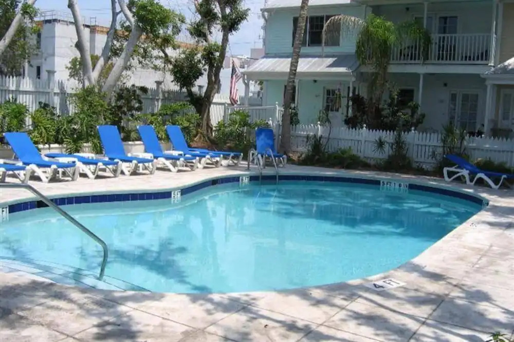Linger Longer by Avantstay Key West Walkable Gated Community, Shared Pool Month Long Stays Only