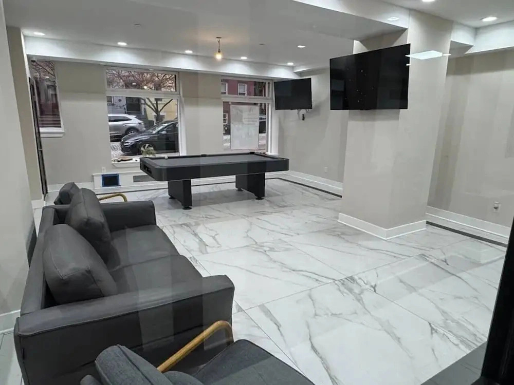 610 Large Studio Downtown With Pool Table