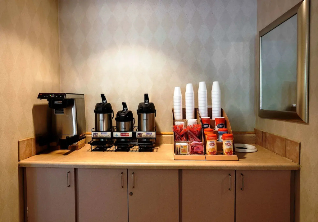 Red Roof Inn PLUS Boston - Mansfield - Foxboro