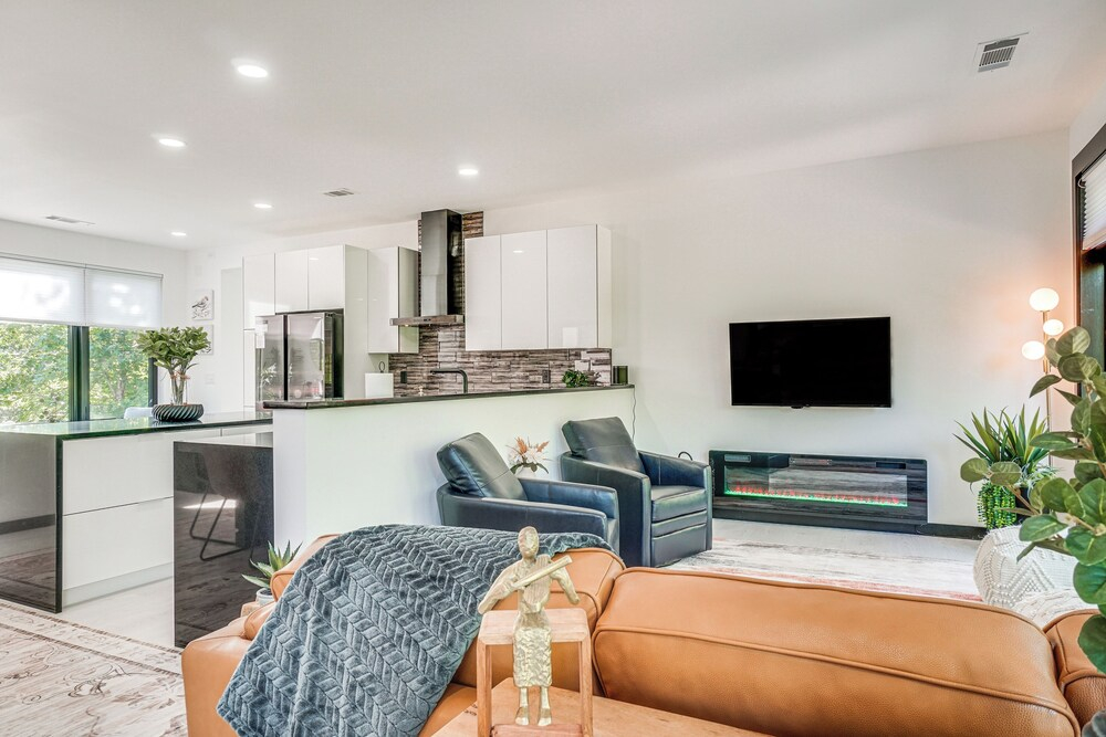 Luxury Modern Home on Golf Course w/ Game Room!