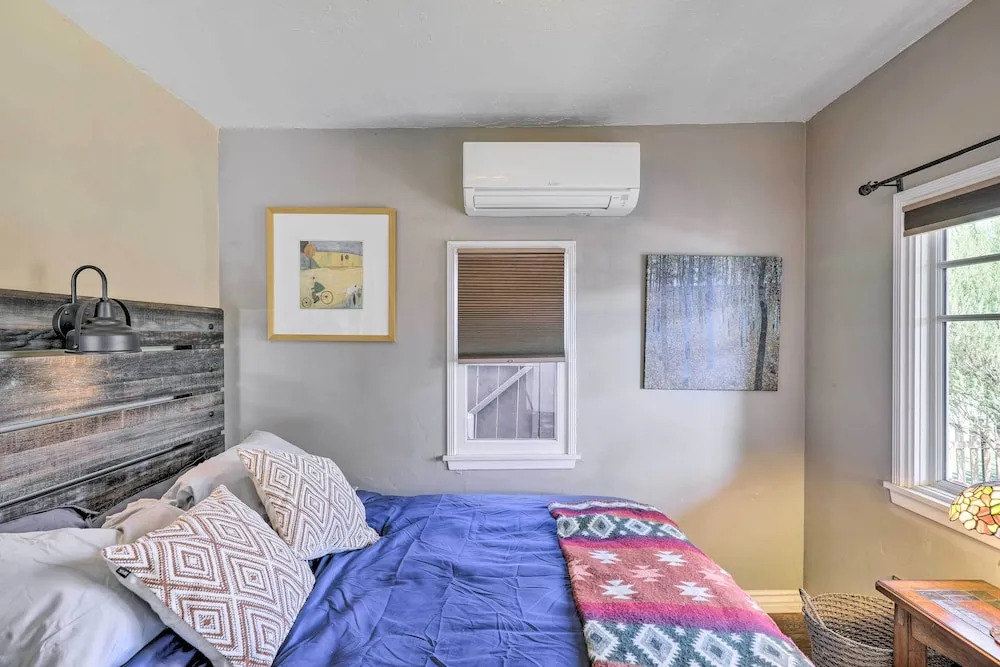 Charming Craftsman Bungalow With Garden & Hot Tub!