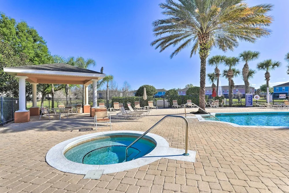 6 Mi to Wdw: Family-friendly Townhome w/ Foosball!