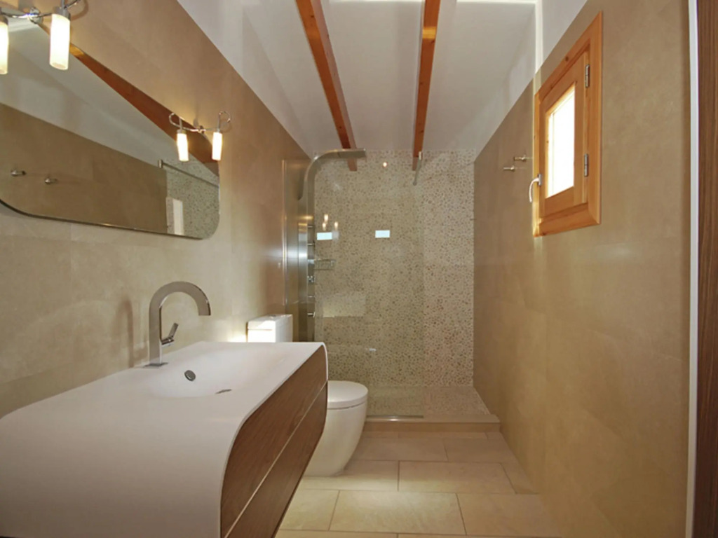 Modern Holiday Home With Private Swimming Pool