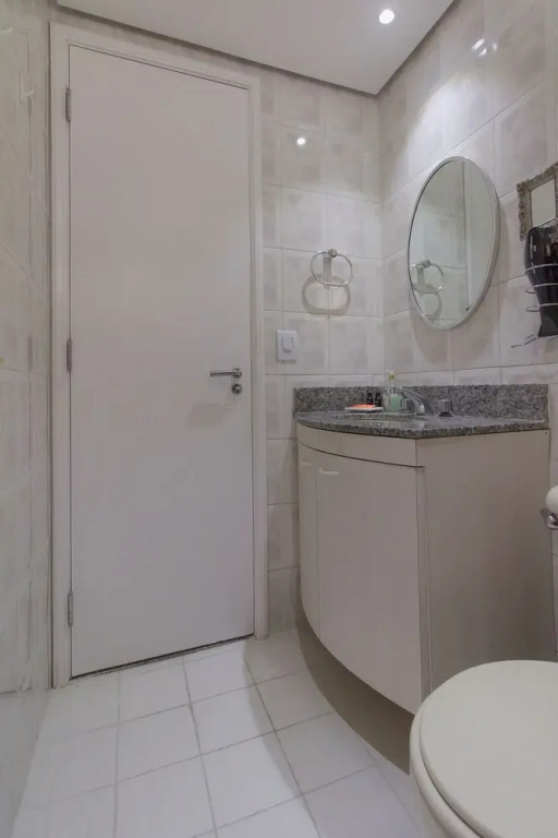 Apartamento na Rua Frei Caneca 750