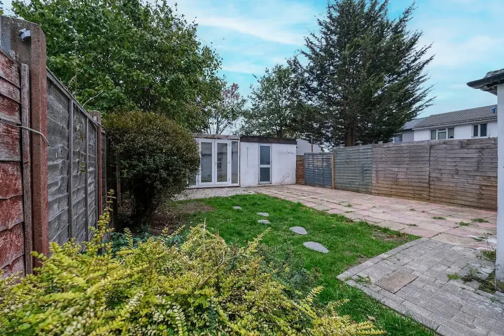 Modern 4 Bedroom Hse Garden in Feltham