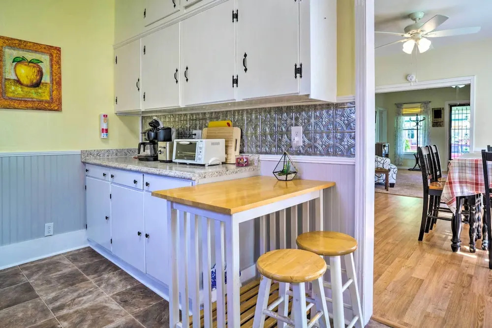 Cozy Corinth Escape ~ Half-mi to Shop & Dine!