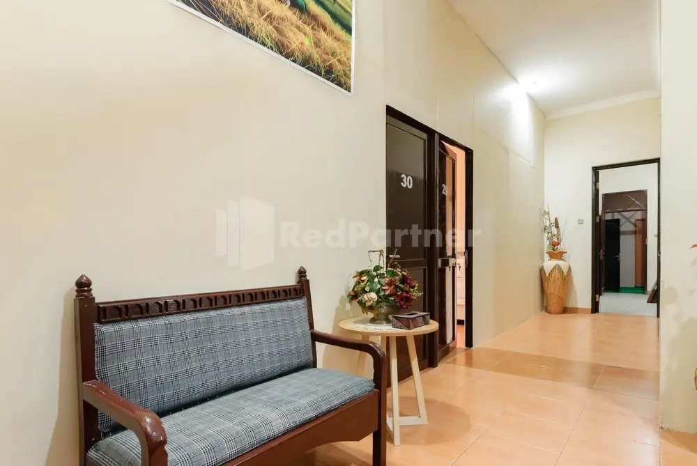 SR Residence near Mall Ciputra Cibubur Mitra RedDoorz