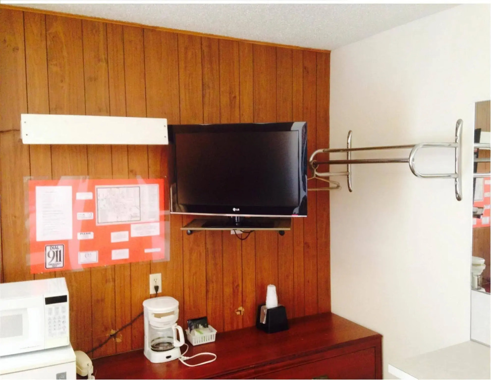 Big 12 Motel Broken Bow NE