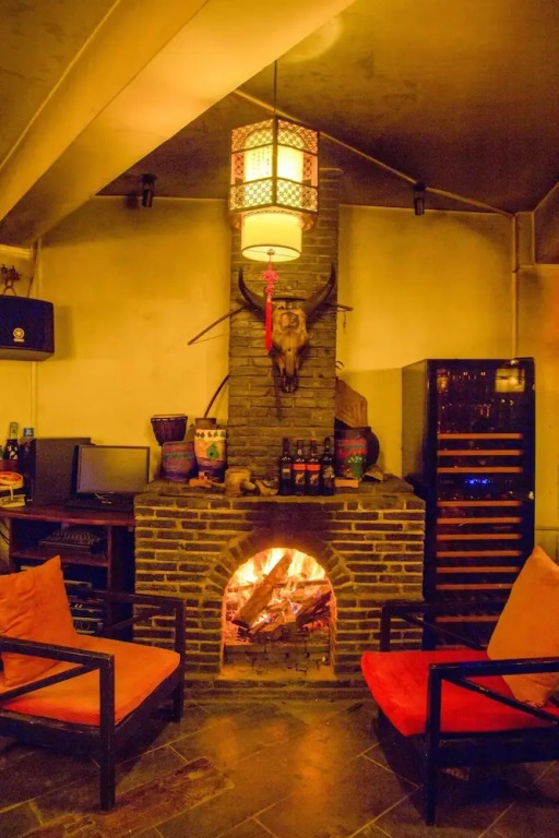 Wait For My Lover In The Moon Inn