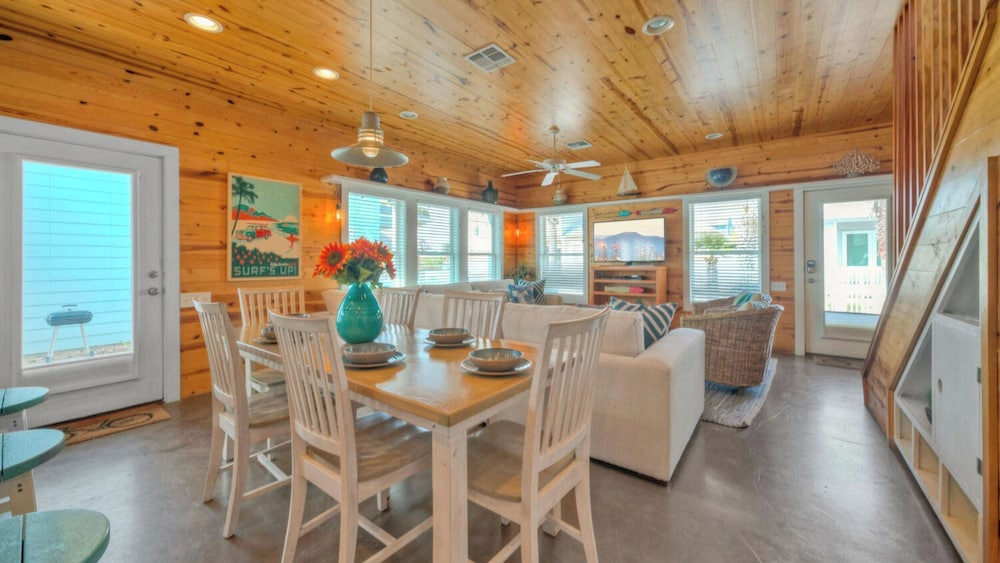 Gated Community w/ Pool 5mins to Beach Latitude Adjustment by Avantstay