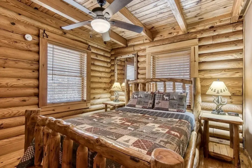 ER45 - Tin Pan Alley - Great location, Just across from swimming pool! cabin